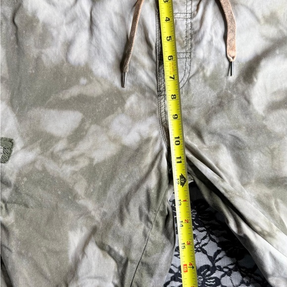 WT02 Size M Stylish Tie-Dye Cargo Shorts for Men - Picture 7 of 9